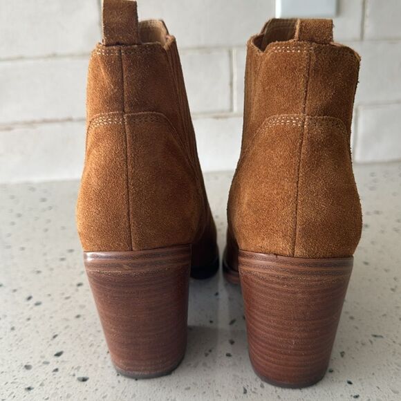 MARC FISHER GADRI Tan Suede Leather Ankle Booties Pointed Toe Pull On Size 7.5M - Picture 3 of 16